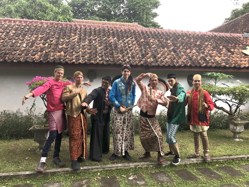 Ind trad costume