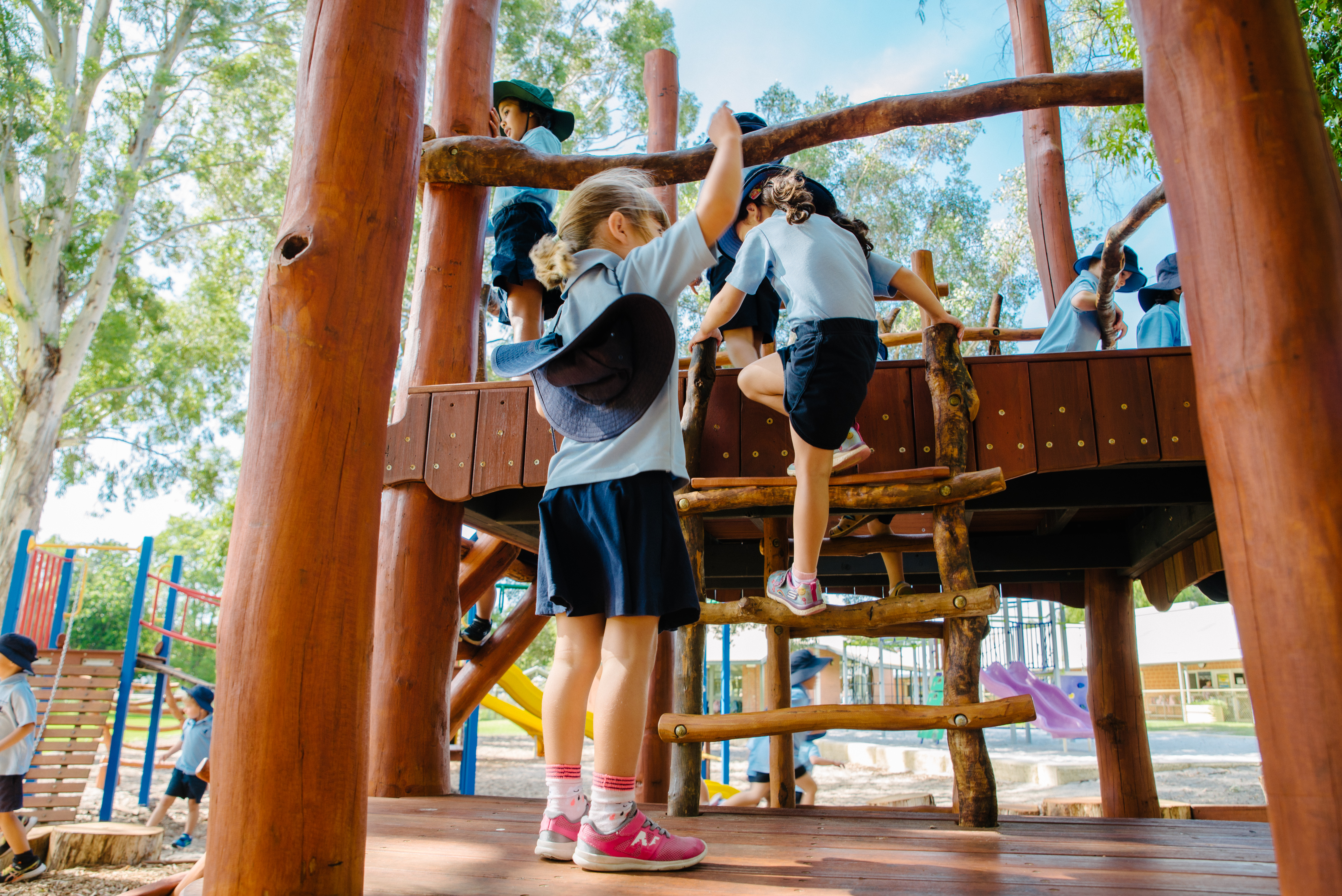 obj673215-kids-climbing-on-the-fort.jpg