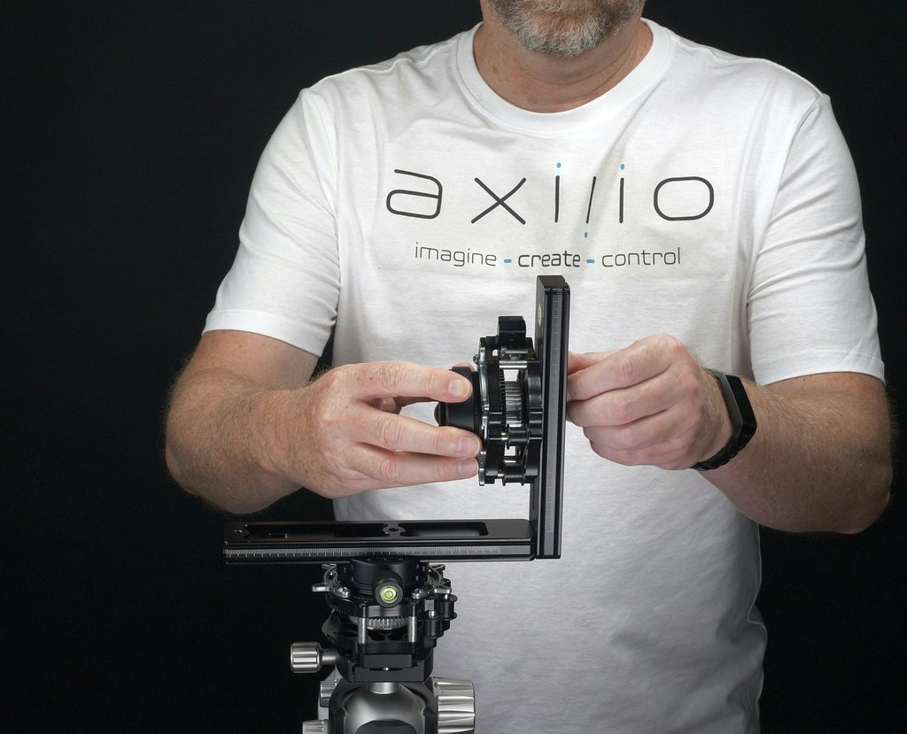 tilt-pan-l-bracket-setup-thumb-small.jpg
